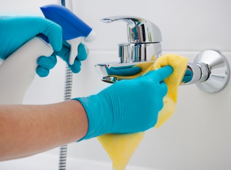 Professional carpet cleaners in Harringay working on a residential carpet